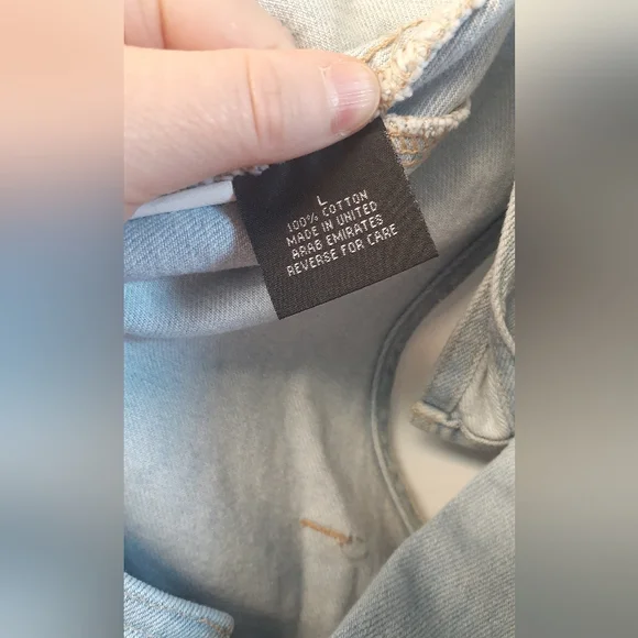 Light Wash Denim Garfield Patch Short Overalls - size large - Picture 7 of 11